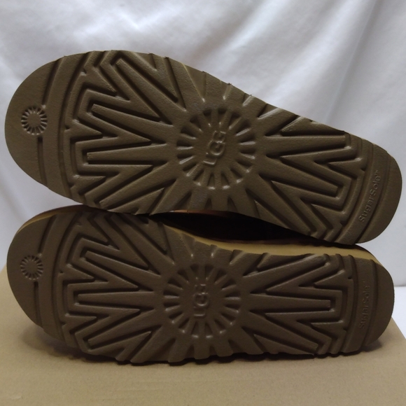 UGG Classic Short II Boots in Chestnut - Picture 6 of 8